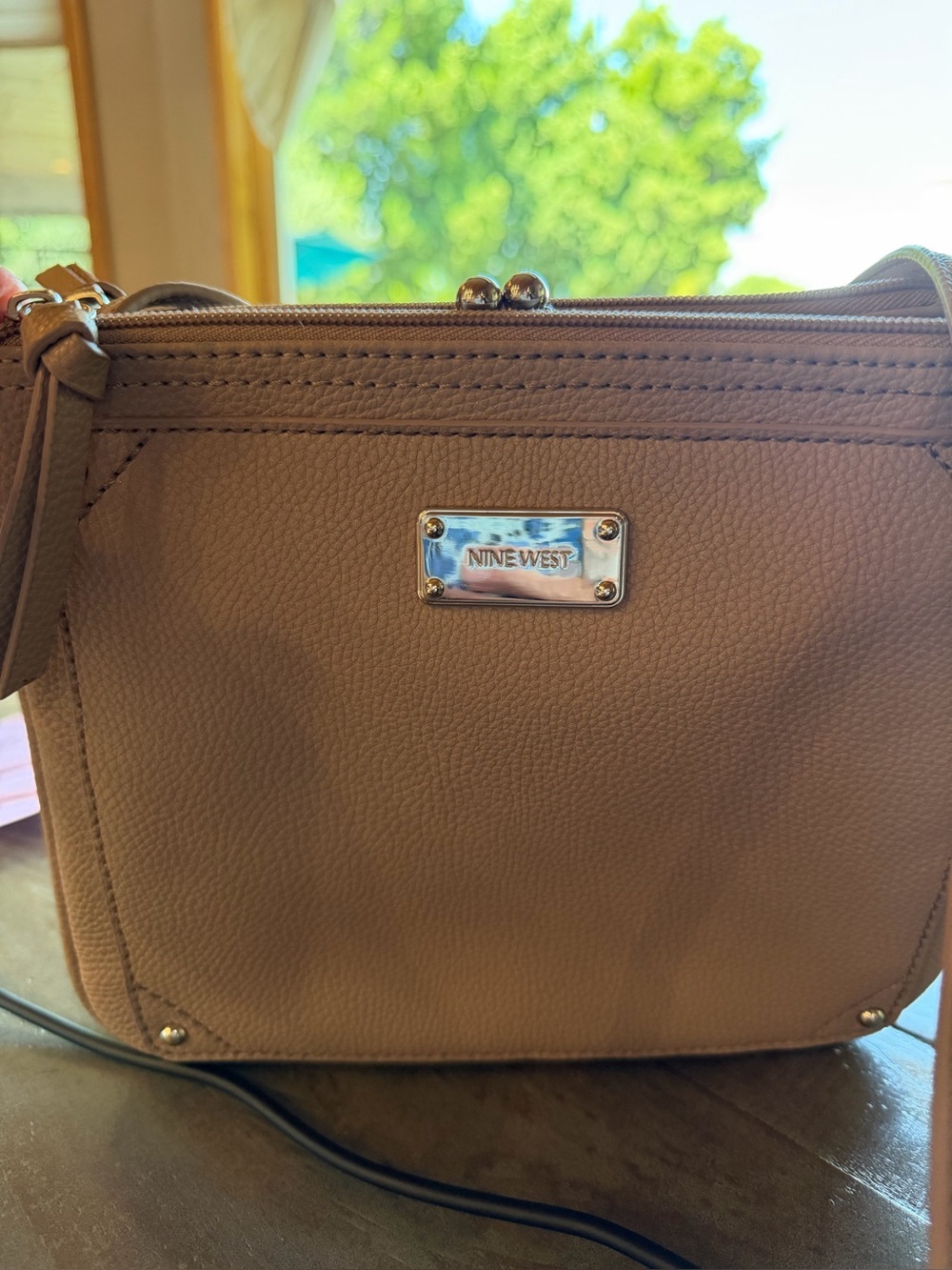 EUC Nine West mauve/pink Crossbody adjustable strap 3 compartments 1w/ kiss lock